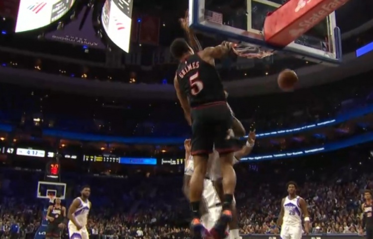 开云娱乐-生猛！格莱姆斯弧顶小拜佛过人腾空暴起 凶残单臂隔扣希布韦