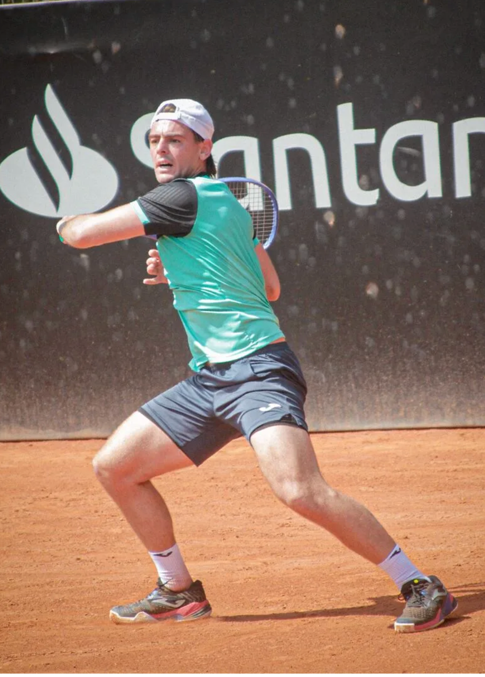 开云娱乐-他,27岁,过去7年里“卖”了8场球…. 球场上这一切,全是赌局…